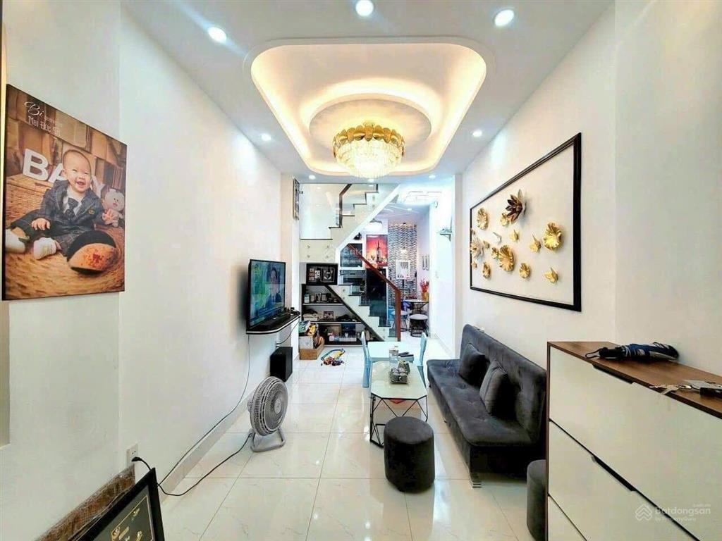 Bán nhà 2 tầng lầu, trung tâm gò vấp
