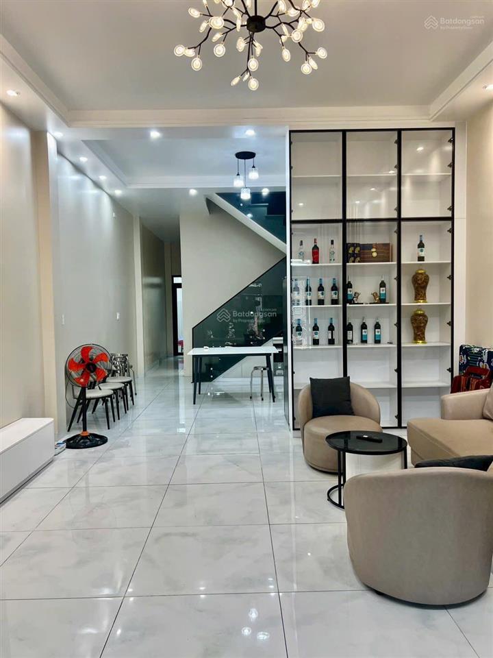 Bán nhà tại xuân thới thượng, 7,7 tỷ, 115m2, view đẹp, giá còn thương lượng