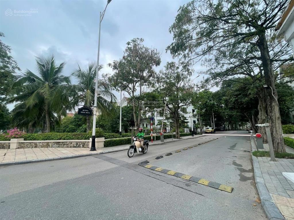 Biệt thự, hoa sữa 3, long biên, đẳng cấp, xịn sò, 2 mặt đường, wiu sông, mát mẻ trong lành