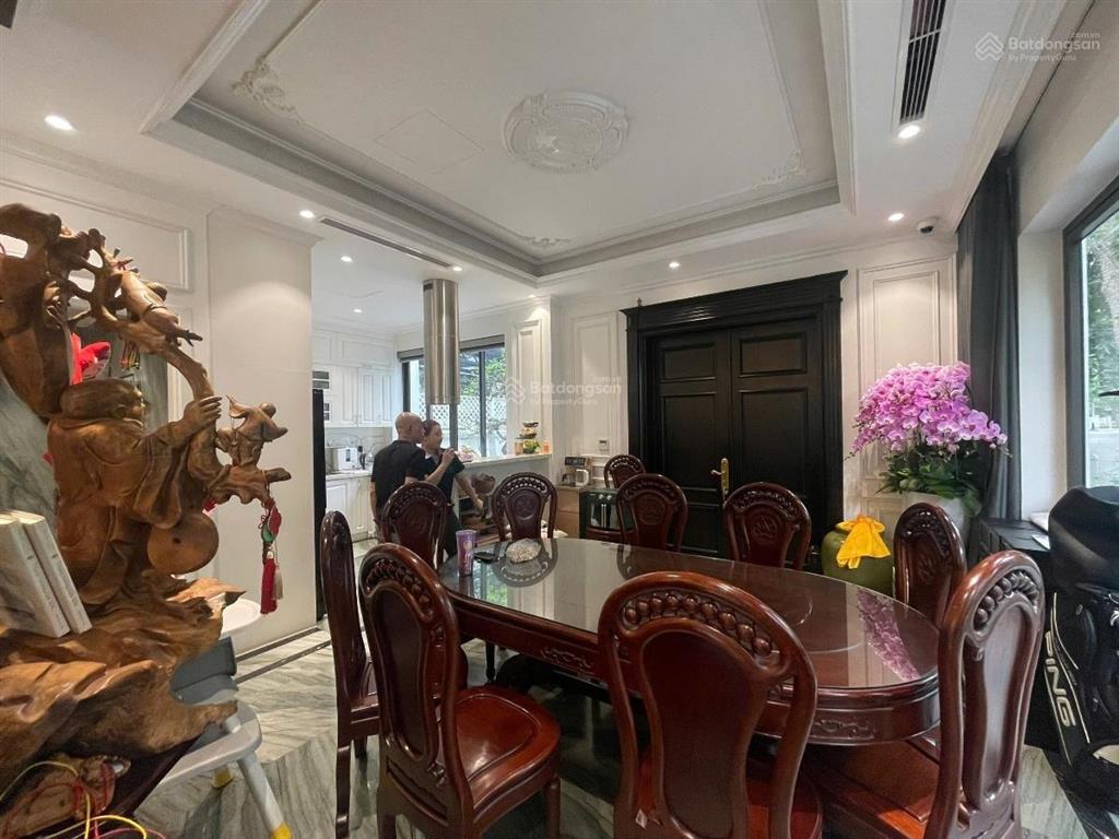 Biệt thự, hoa sữa 3, long biên, đẳng cấp, xịn sò, 2 mặt đường, wiu sông, mát mẻ trong lành