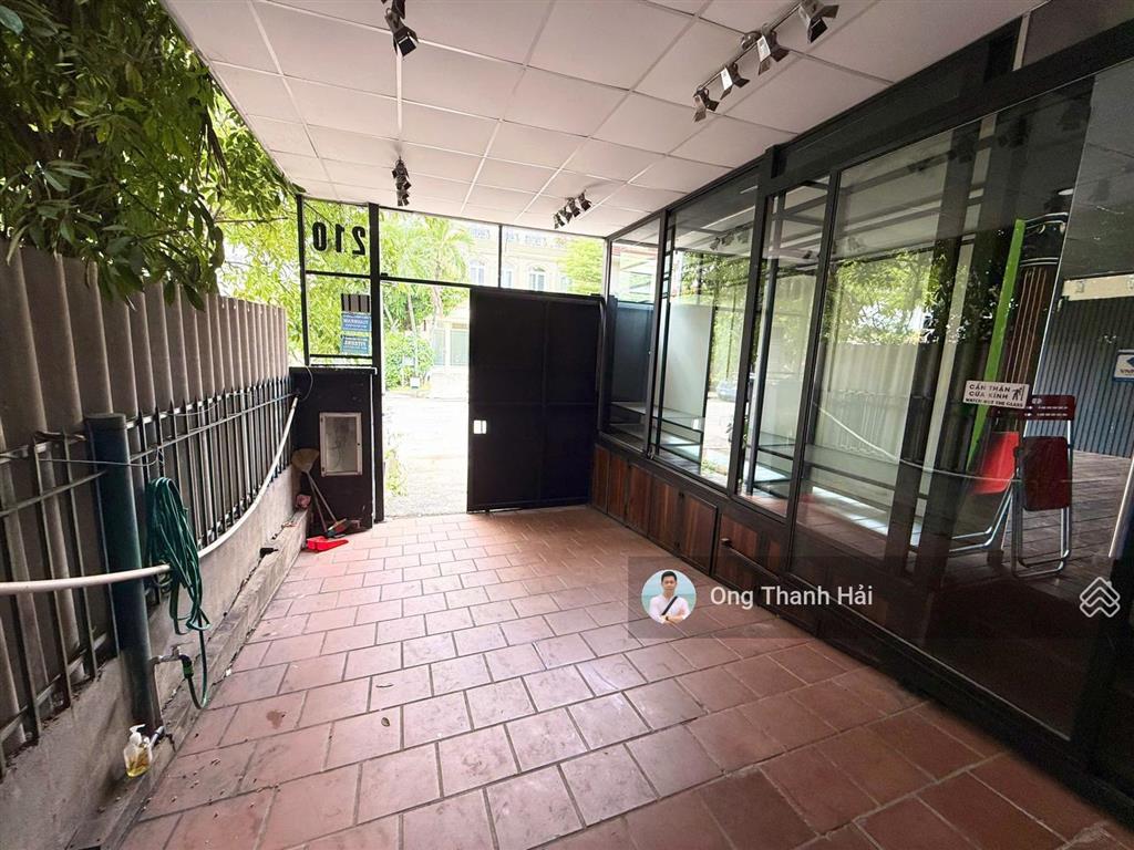 Cho thuê biệt thự mặt tiền đường lớn như căn đôi nhà phố tại phú mỹ hưng, 210m2(10.5x20)dtsd 500m2