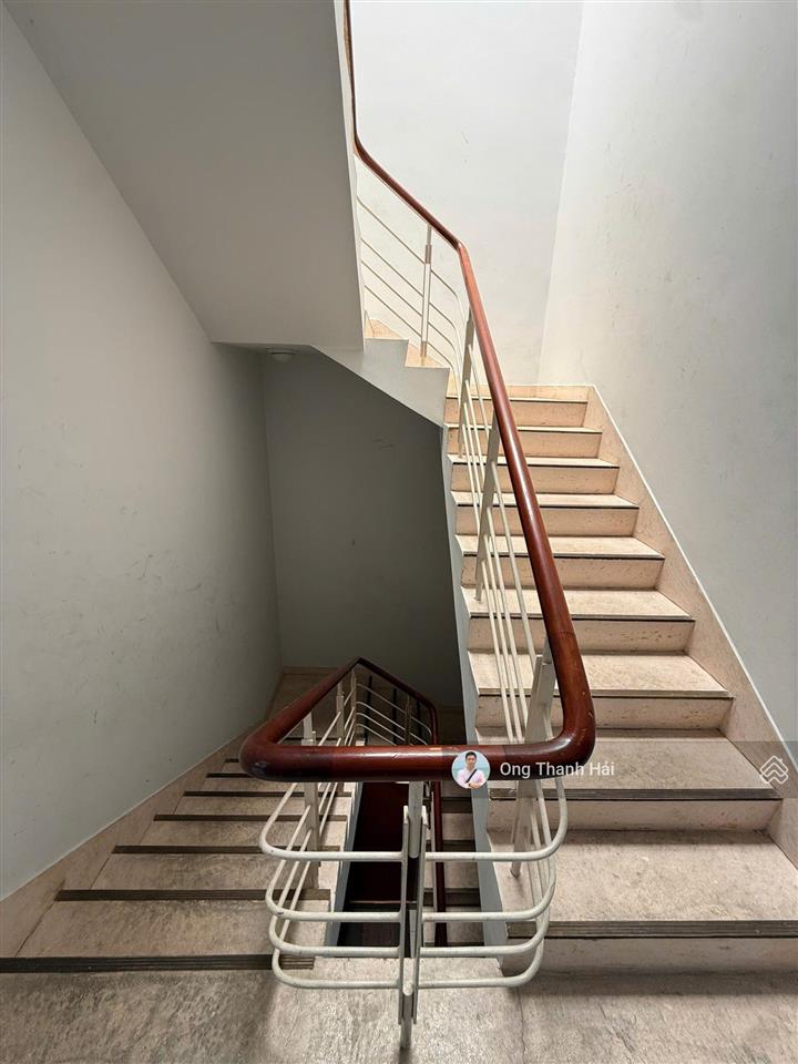 Cho thuê biệt thự mặt tiền đường lớn như căn đôi nhà phố tại phú mỹ hưng, 210m2(10.5x20)dtsd 500m2