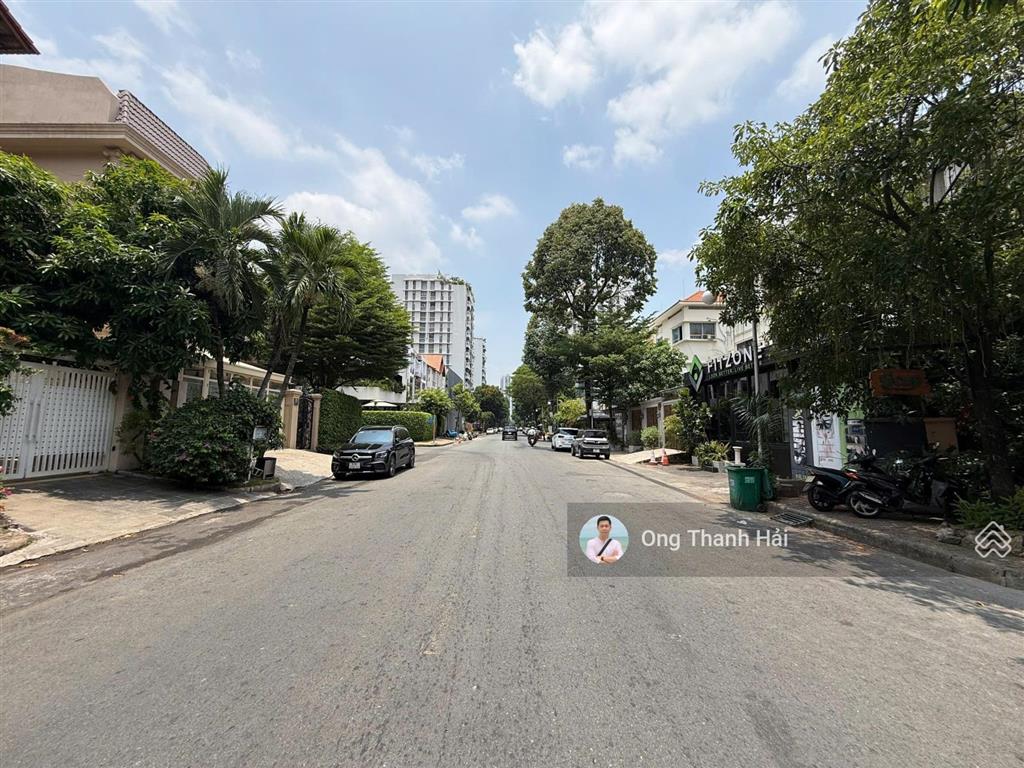 Cho thuê biệt thự mặt tiền đường lớn như căn đôi nhà phố tại phú mỹ hưng, 210m2(10.5x20)dtsd 500m2