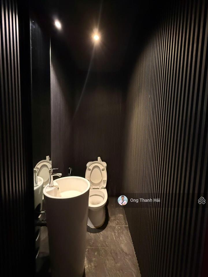 Cho thuê biệt thự mặt tiền đường lớn như căn đôi nhà phố tại phú mỹ hưng, 210m2(10.5x20)dtsd 500m2
