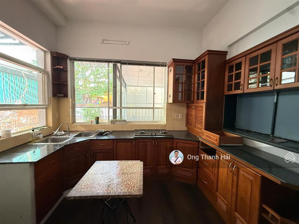 Cho thuê biệt thự mặt tiền đường lớn như căn đôi nhà phố tại phú mỹ hưng, 210m2(10.5x20)dtsd 500m2