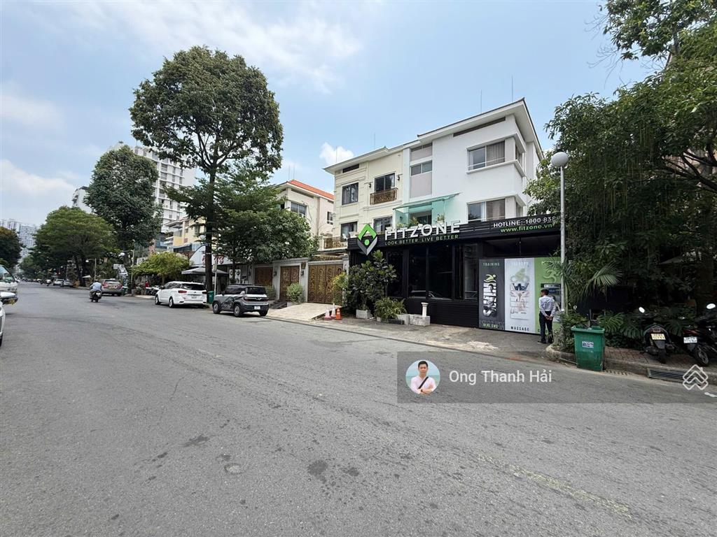Cho thuê biệt thự mặt tiền đường lớn như căn đôi nhà phố tại phú mỹ hưng, 210m2(10.5x20)dtsd 500m2