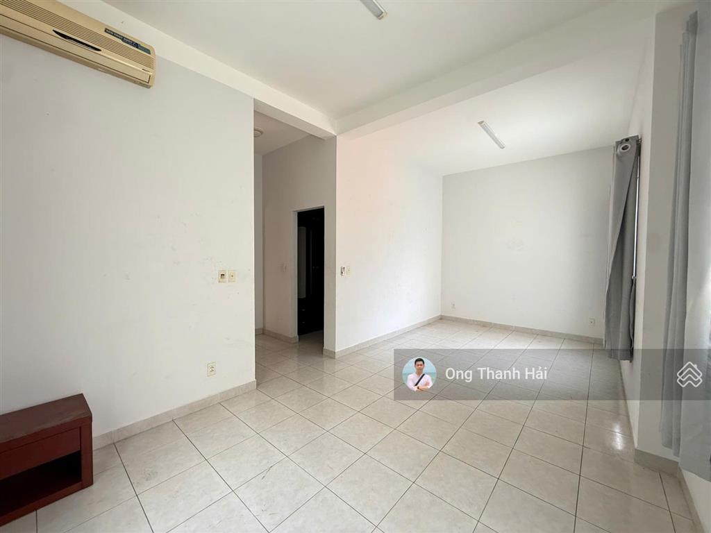 Cho thuê biệt thự mặt tiền đường lớn như căn đôi nhà phố tại phú mỹ hưng, 210m2(10.5x20)dtsd 500m2