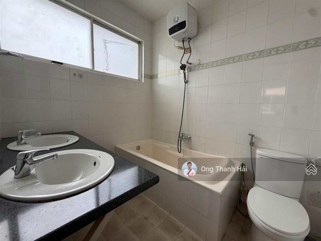 Cho thuê biệt thự mặt tiền đường lớn như căn đôi nhà phố tại phú mỹ hưng, 210m2(10.5x20)dtsd 500m2