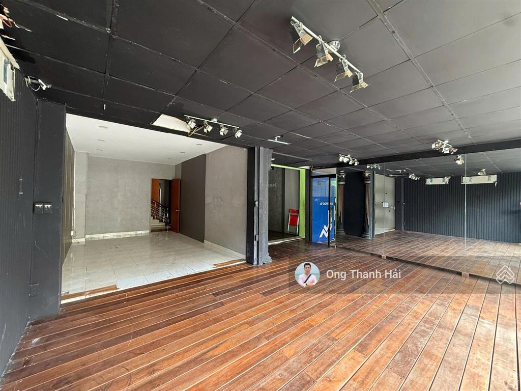 Cho thuê biệt thự mặt tiền đường lớn như căn đôi nhà phố tại phú mỹ hưng, 210m2(10.5x20)dtsd 500m2