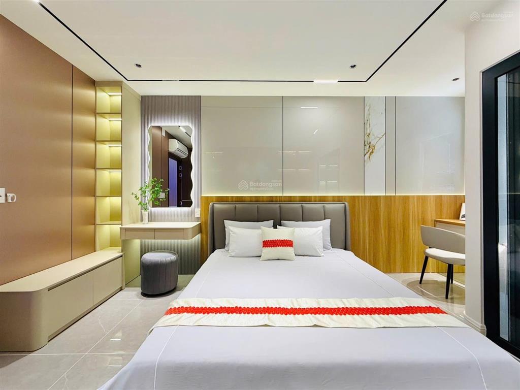 Bán nhà mới xây kiểu hiện đại nội thất cao cấp có thang máy