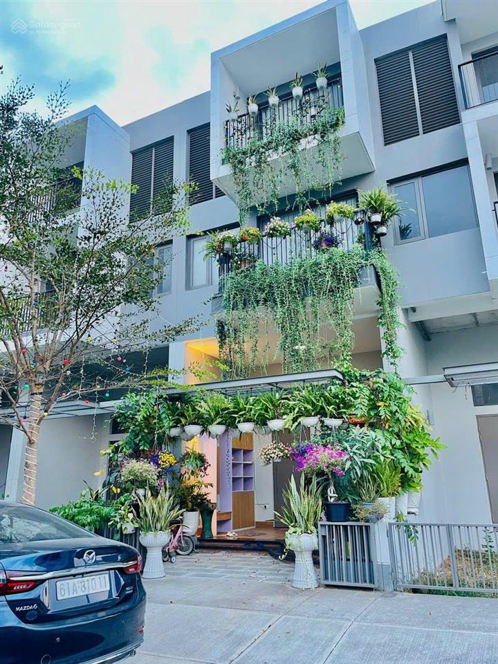 Chủ nhà cần bán gấp căn duy nhất vuông vức 100m2 đẹp tại the standard bình dương cdt an gia
