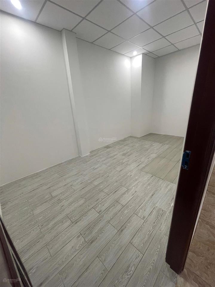 Cho thuê nhà nguyên căn diện tích ~800m2, mặt tiền, sân rộng nguyễn thị thập, q7