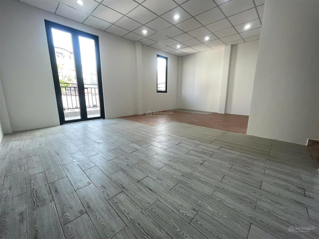 Cho thuê nhà nguyên căn diện tích ~800m2, mặt tiền, sân rộng nguyễn thị thập, q7