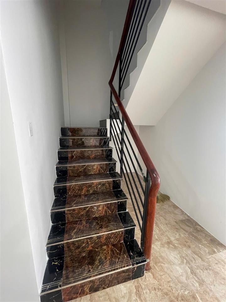 Cho thuê nhà nguyên căn diện tích ~800m2, mặt tiền, sân rộng nguyễn thị thập, q7