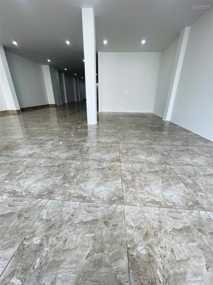 Cho thuê nhà nguyên căn diện tích ~800m2, mặt tiền, sân rộng nguyễn thị thập, q7