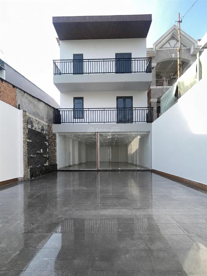 Cho thuê nhà nguyên căn diện tích ~800m2, mặt tiền, sân rộng nguyễn thị thập, q7