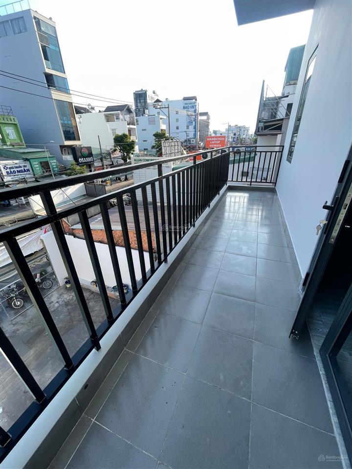 Cho thuê nhà nguyên căn diện tích ~800m2, mặt tiền, sân rộng nguyễn thị thập, q7