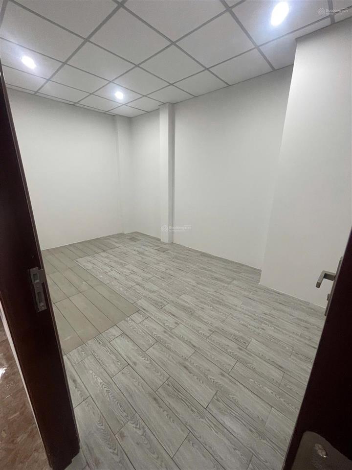 Cho thuê nhà nguyên căn diện tích ~800m2, mặt tiền, sân rộng nguyễn thị thập, q7