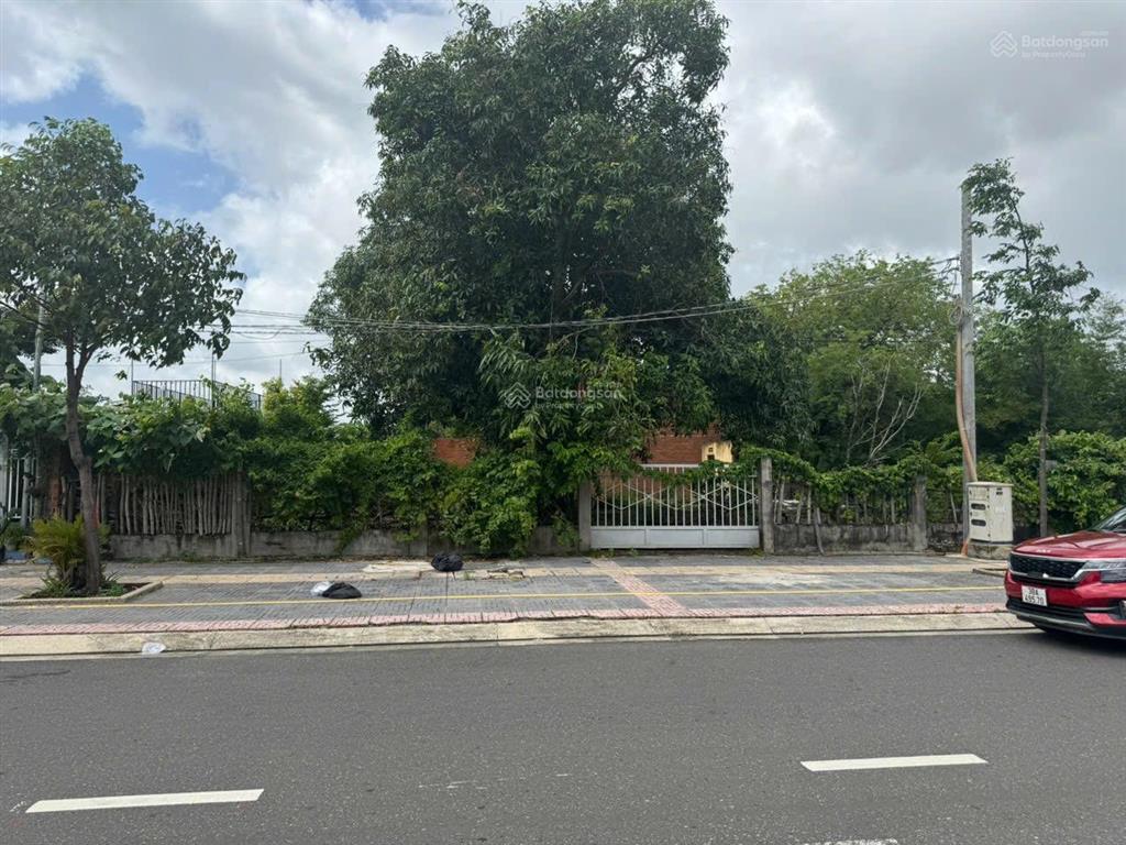 Bán đất 2 mặt tiền  trung tâm phú mỹ hàng hiếm còn sót lại vì full thổ cư đất sạch