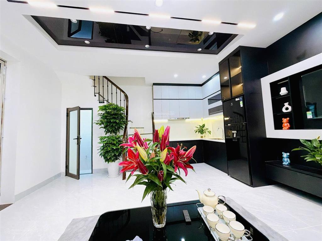 7.75 tỷ  35m2  mặt tiền 5.6m  4 tầng  minh khai  0988 030 ***