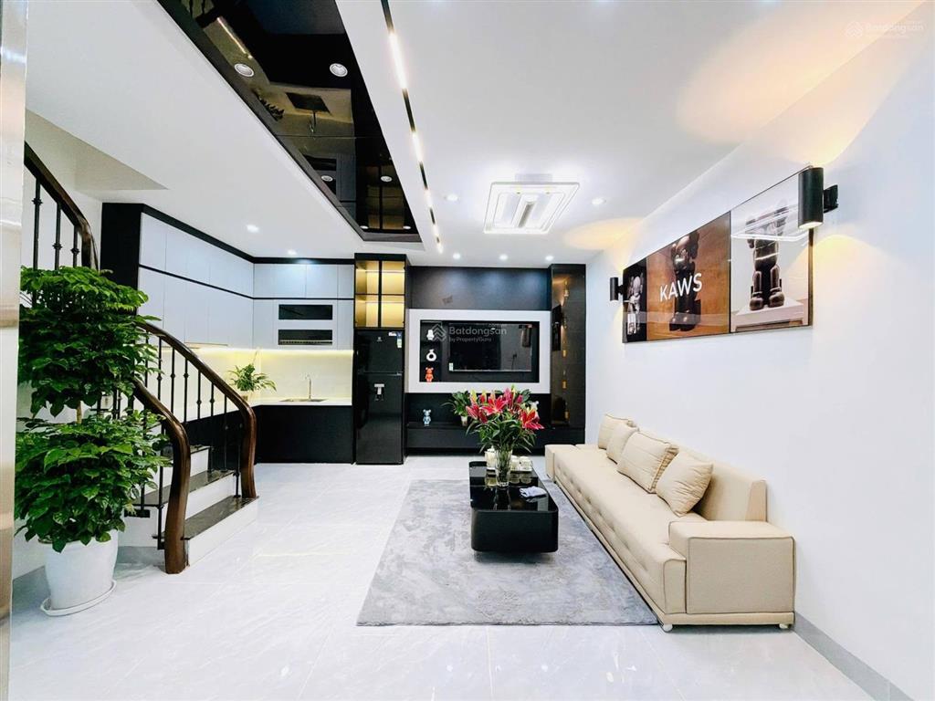 7.75 tỷ  35m2  mặt tiền 5.6m  4 tầng  minh khai  0988 030 ***