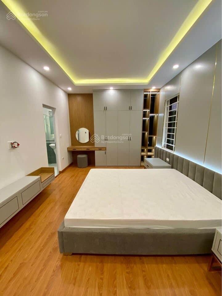 Nhỉnh 8 tỷ trung tâm hai bà trưng  gần phố huế nhà mới 5 tầng full đồ 0988 030 ***