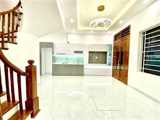 Nhỉnh 8 tỷ trung tâm hai bà trưng  gần phố huế nhà mới 5 tầng full đồ 0988 030 ***
