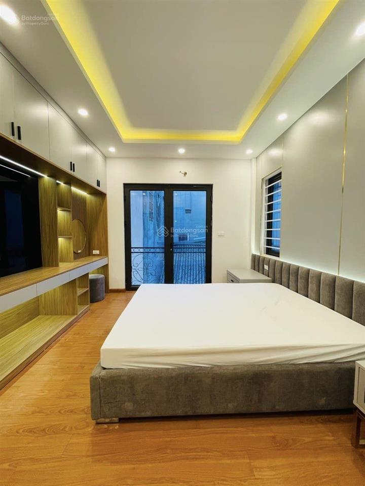 Nhỉnh 8 tỷ trung tâm hai bà trưng  gần phố huế nhà mới 5 tầng full đồ 0988 030 ***