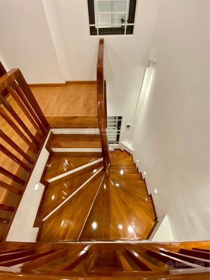 Nhỉnh 8 tỷ trung tâm hai bà trưng  gần phố huế nhà mới 5 tầng full đồ 0988 030 ***