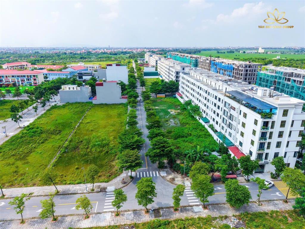 Giật mình giá sốcchính chủ bán gấp lô đất vườn sencơ hội không có lần 2