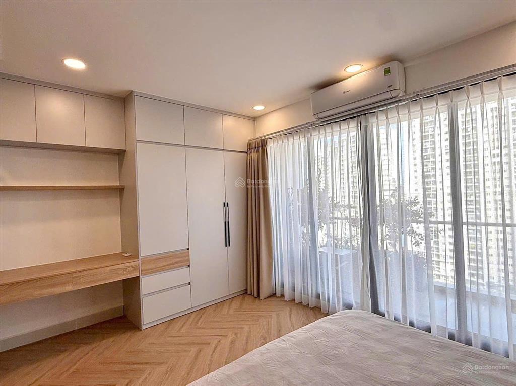 Bán căn hộ gateway studio rộng 50m2 tầng cao vị trí giếng trời đẹp full nội thất xịn mới 100%