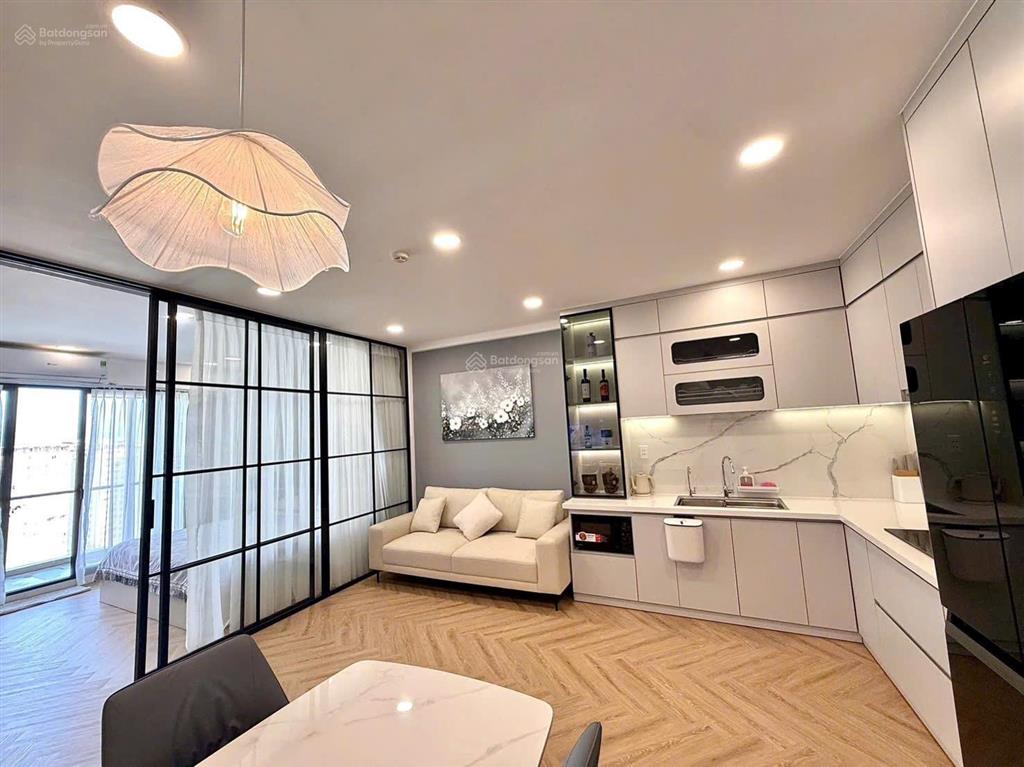 Bán căn hộ gateway studio rộng 50m2 tầng cao vị trí giếng trời đẹp full nội thất xịn mới 100%