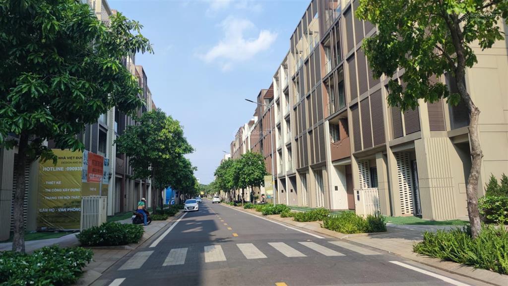 Bán gấp shophouse soho the global city, cắt lỗ 6 tỷ, 1 trệt 4 lầu, có thang máy,  0963 829 ***