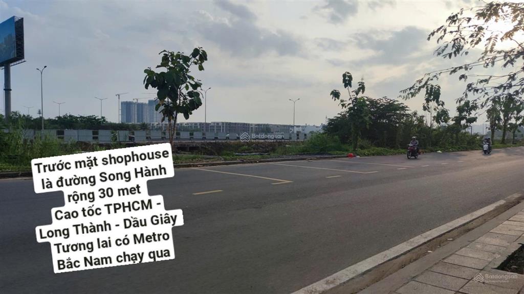 Bán nhà phố mặt tiền song hành (đường 30 met)  shophouse song hành tại lakeview city  0963 829 ***