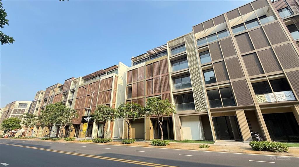 Hot cho thuê nhà thô shophouse the global city, sẵn thang máy, mặt trục chính