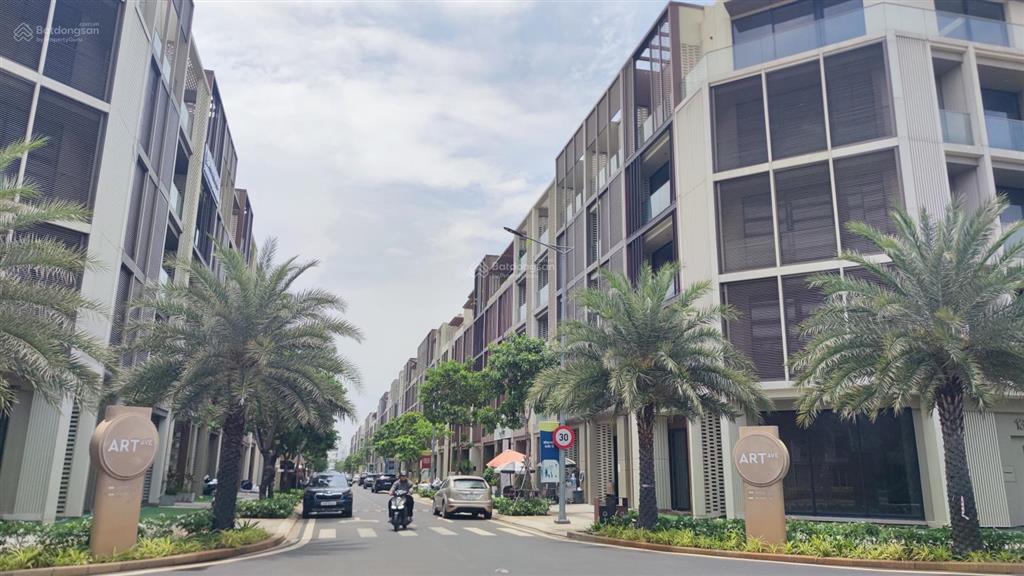 Cho thuê nhà thô the global city giá rẻ, làm chdv, có sẵn thang máy, đường lớn