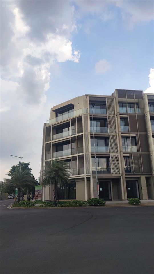Cho thuê căn góc đẹp ngay chân 12 tòa chung cư, gần nhạc nước tại the global city  0963 829 ***