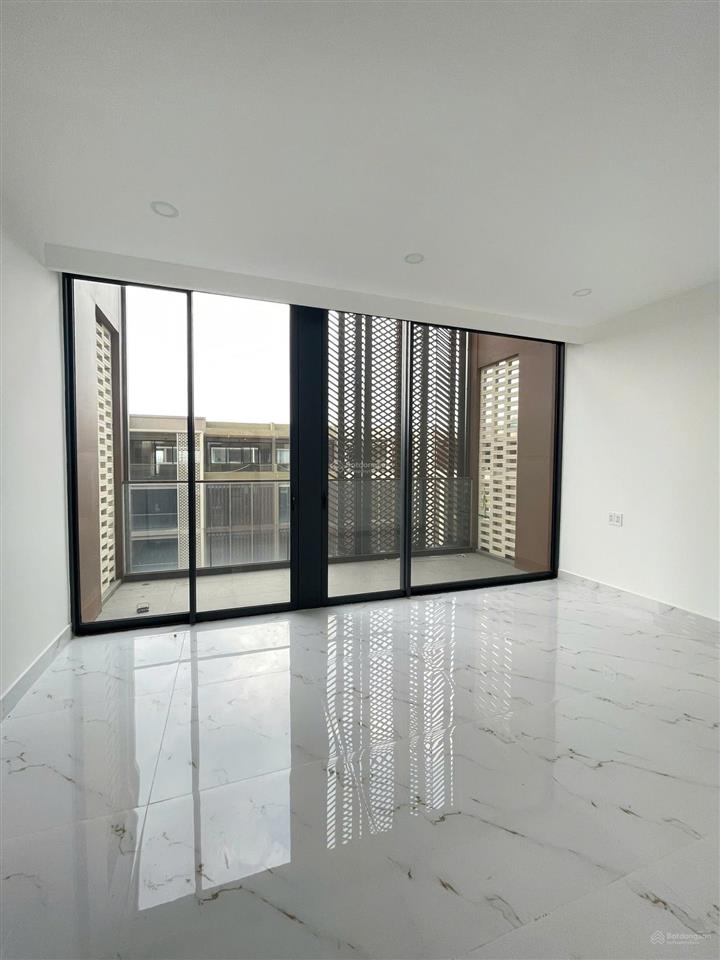 Cho thuê shophouse soho the global city htcb, mặt trục chính 20m, gần nhạc nước, sẵn thang máy