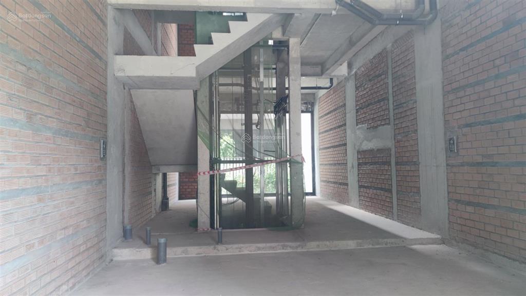 Cho thuê shophouse soho the global city, đường trục chính 20m, gần nhạc nước, sẵn thang máy