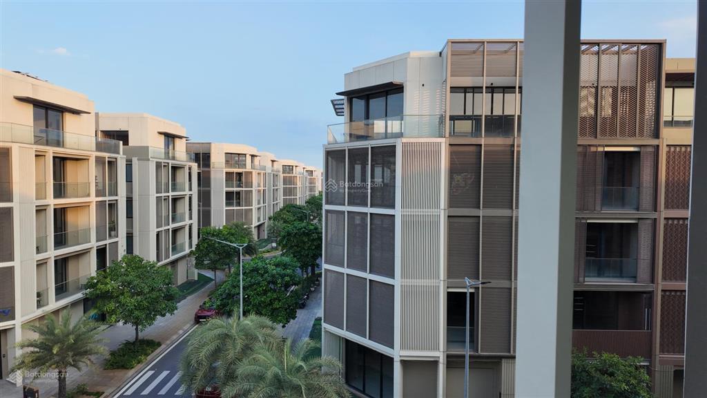 Cho thuê shophouse góc the global city 2mt  htcb  có thang máy  ngay wiyo complex