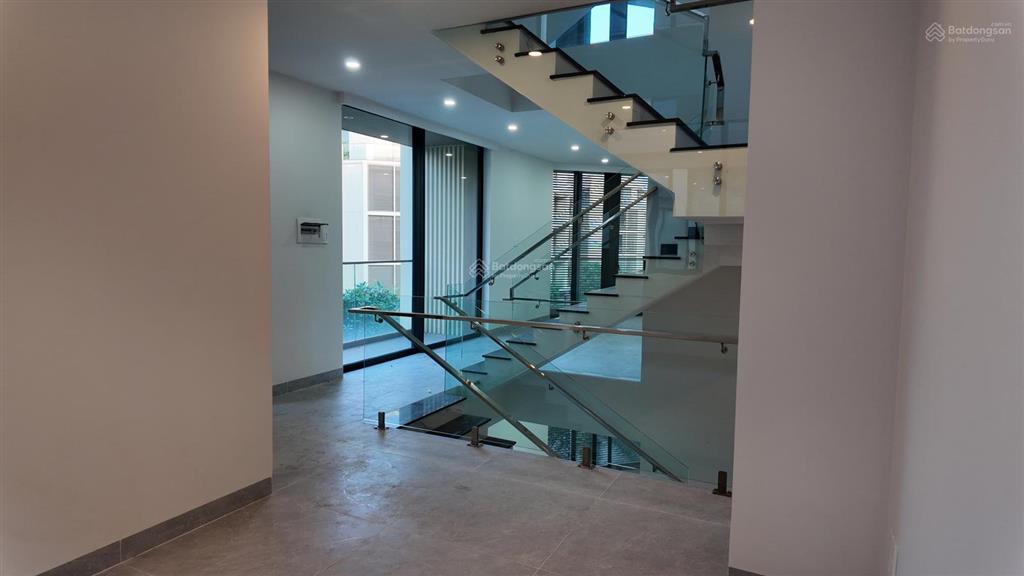Cho thuê shophouse góc the global city 2mt  htcb  có thang máy  ngay wiyo complex
