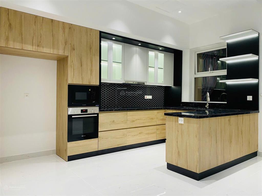 Hiếm palm residence  nhà phố 6x17m vừa hoàn thiện full nội thất mới, compound  70tr/tháng
