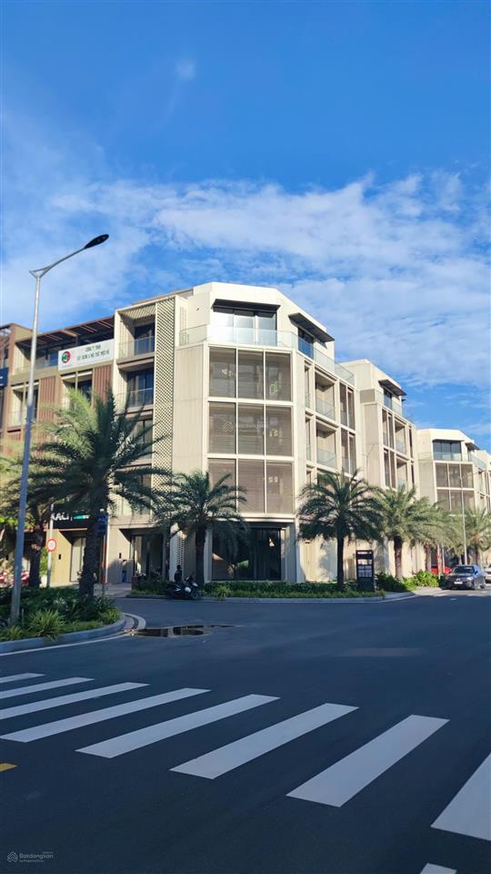 45 tr/th cho thuê nhà phố soho the global city  căn góc 3mt, vị trí cực đẹp, hđ dài 0963 829 ***