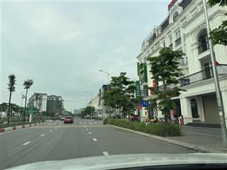 Mặt đường to vỉa hè rộng lô góc hoa hậu nam từ liêm hạ chào 8 tỷ