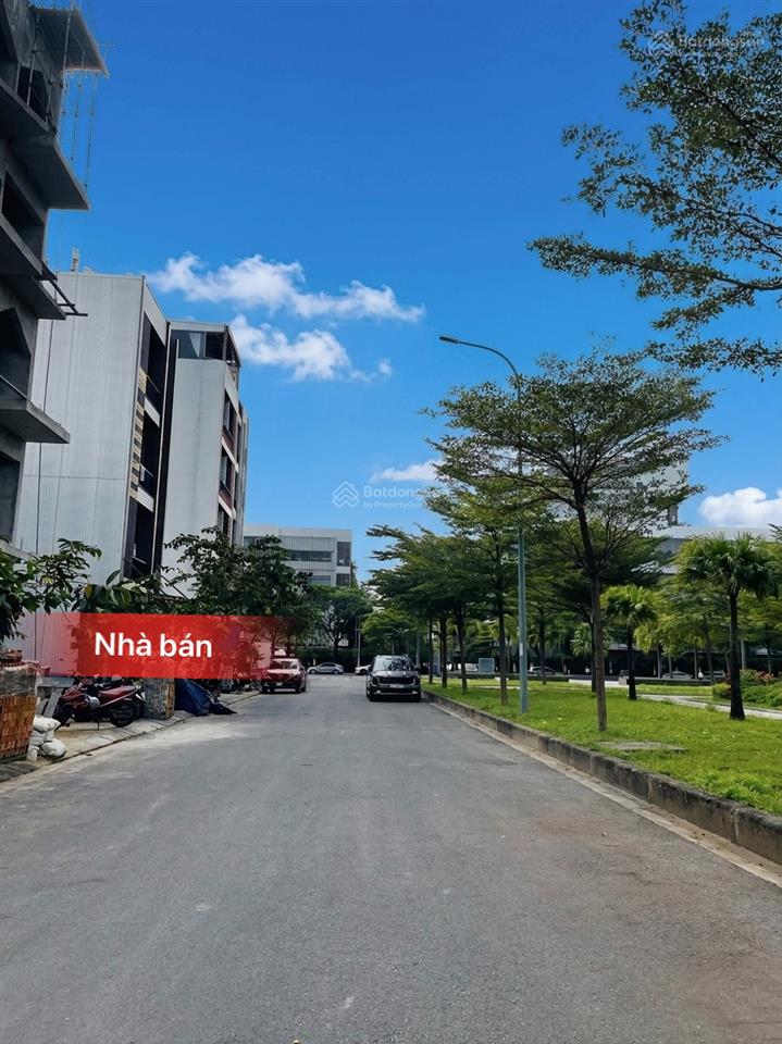 Toà căn hộ trục chính đường đôi cạnh cổng trường fpt sang xịn giảm sâu