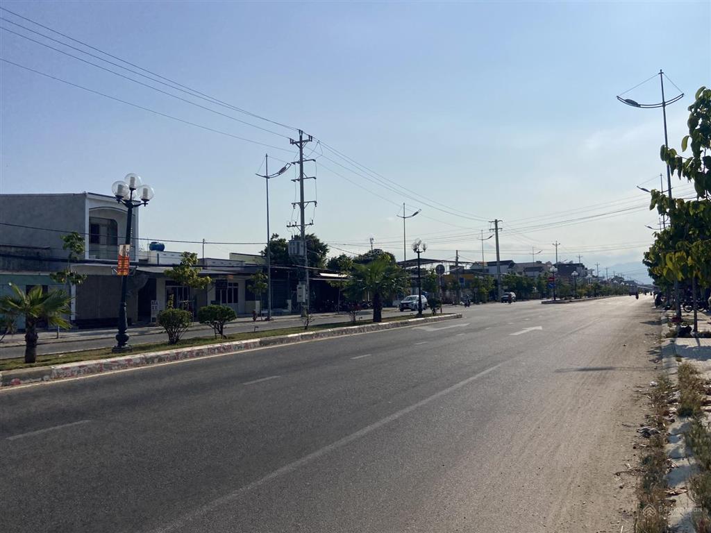 Bán đất mặt tiền đường đôi 37m thống nhất long bình. 260m2 (có 100m2 thổ cư), có sẵn kho giá tốt