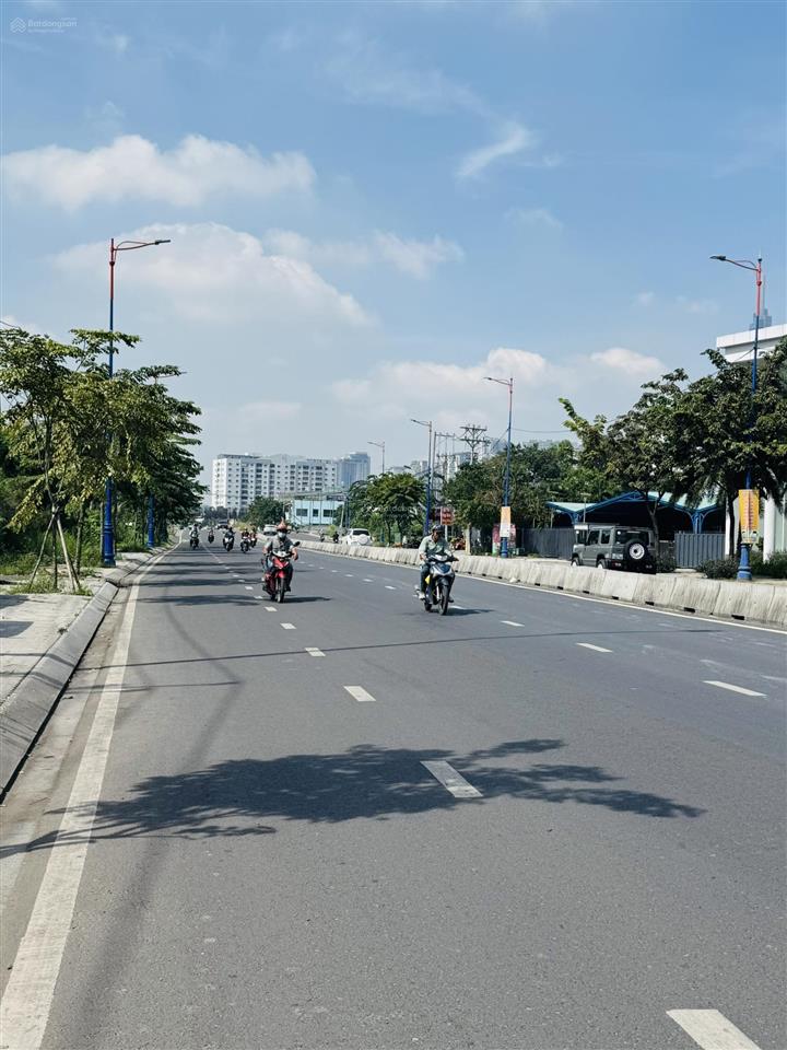 Chủ gửi bán lô đất mặt tiền lương định của  5m x 20m  cn 100m2  xây hầm 4 tầng  giá chỉ 21 tỷ