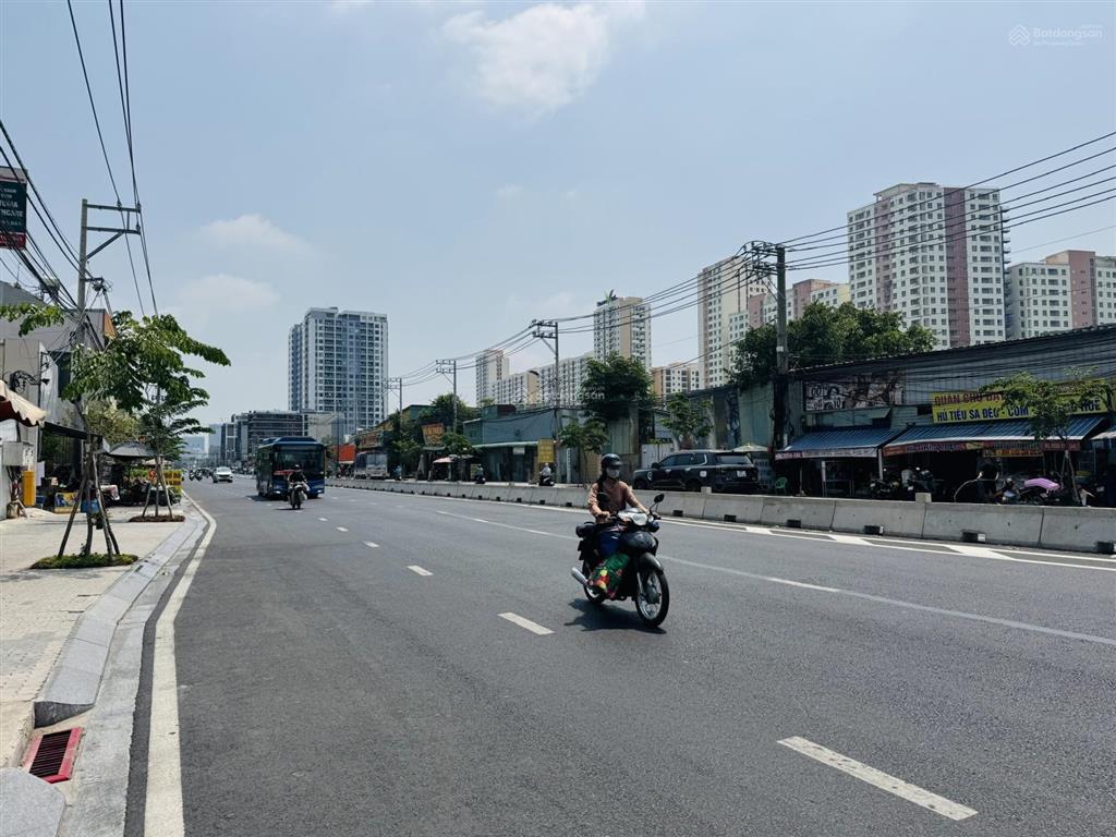 Chủ gửi bán lô đất mặt tiền lương định của  5m x 20m  cn 100m2  xây hầm 4 tầng  giá chỉ 21 tỷ