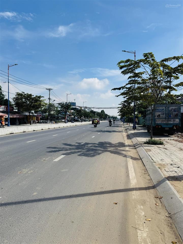 Chủ gửi bán lô đất mặt tiền lương định của  5m x 20m  cn 100m2  xây hầm 4 tầng  giá chỉ 21 tỷ