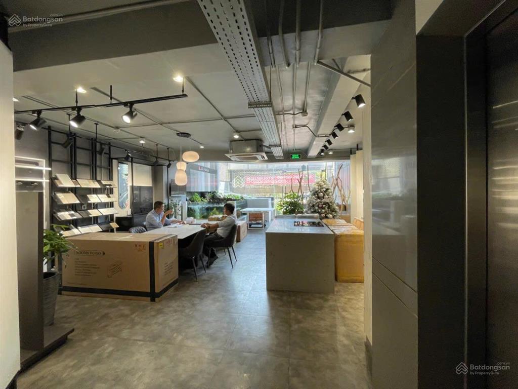 Bán tòa nhà văn phòng huy hoàng  hầm 6 tầng  7 x 18m  sàn 600m2  đường lớn  giá chỉ 38 tỷ